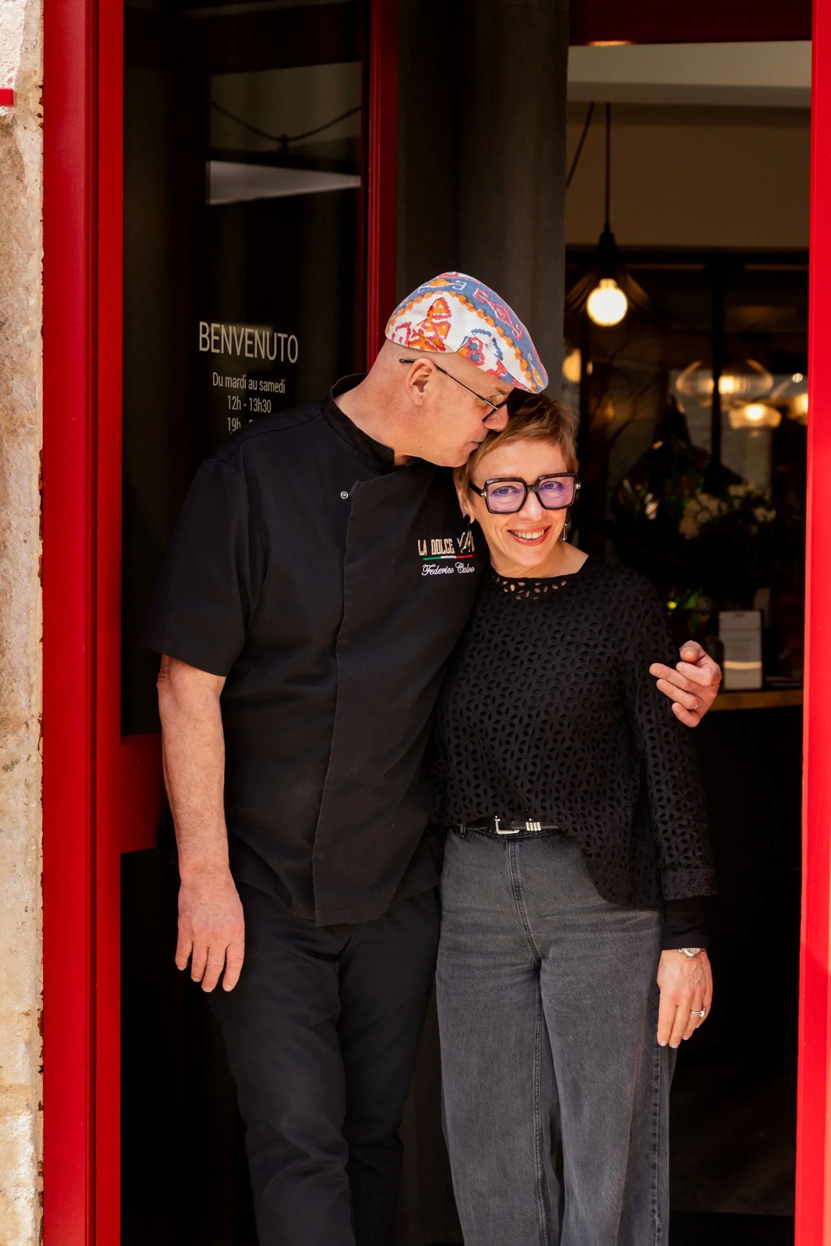 Frédéric et Joëlle à l'entrée du restaurant